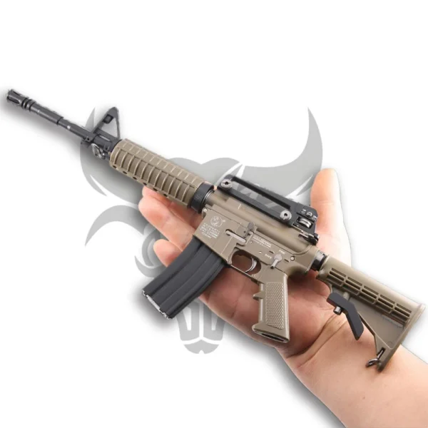 Metal Toy Gun Model M4A1 Exquisite Collection Pendant Boys Realistic Safety AK Metal Toy Gun Model