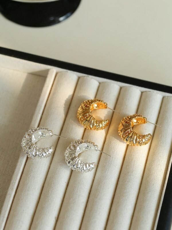 Retro Simple Pleated Design Croissant C-shaped Earrings